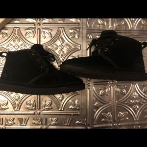 UGG boots size 6 in youth which is 8 in women's